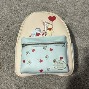 Lounge fly disney backpack